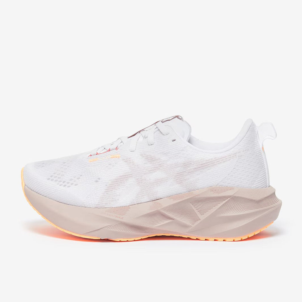 ASICS Women’s Novablast 5
